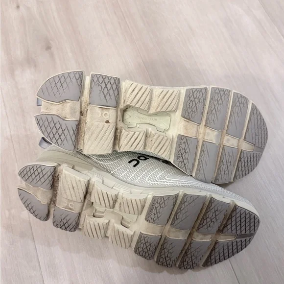 On Running Cloud X Z5 Sneakers ice/Cream Colorway Size: 11